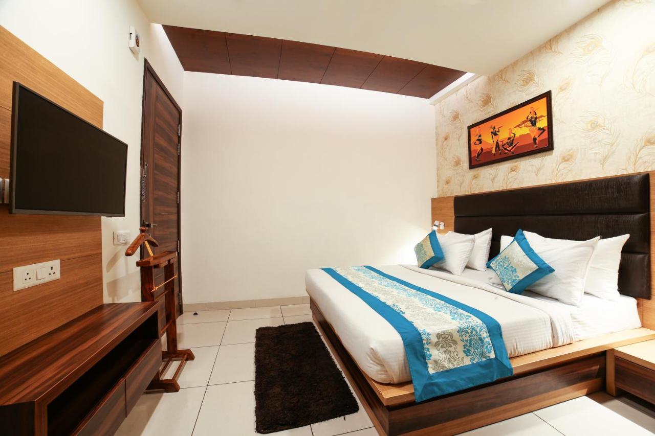 Hotel Grand Regency By Jmd Group Near Delhi Igi Airport Új-Delhi Kültér fotó